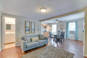 Walk to Beach Cozy Unit in Galveston!